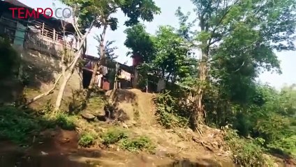 Arung Edukasi, Ajarkan Warga Tak Buang Sampah ke Ciliwung