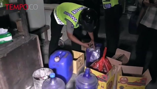 Polisi Tangerang Gerebek Sarang Perjudian dan Gudang Miras