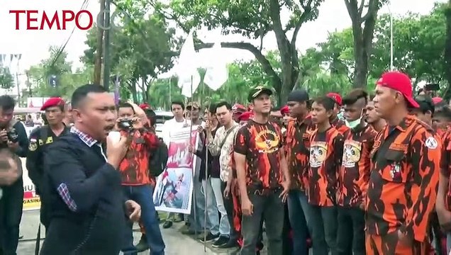 Bendera Merah-Putih Terbalik, Pemuda dan Mahasiswa Riau Mendemo Konsulat Malaysia
