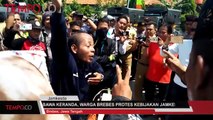 Bawa Keranda, Warga Brebes Protes Kebijakan Jamkesda