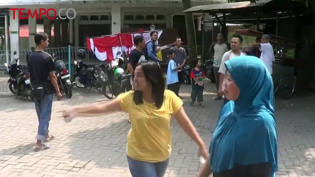 Pencuri Spesialis Pecah Kaca Mobil Terekam CCTV