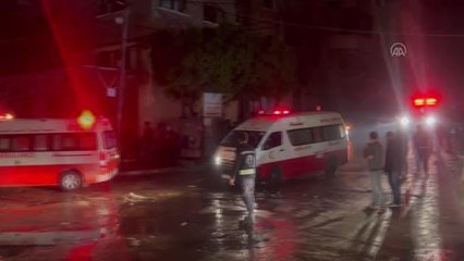 Gazze'de Cebaliya Mülteci Kampı'nda bir binada çıkan yangında 21 kişi öldü (2)