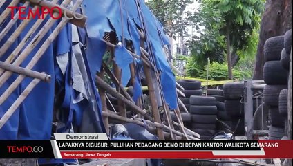 Lapaknya Digusur, Puluhan Pedagang Demo di Depan Kantor Walikota Semarang