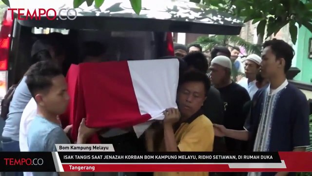 Isak Tangis Pecah saat Jenazah Korban Bom Kampung Melayu Tiba di Rumah Duka