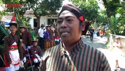 Promosikan Kawasan Kalasan, Warga Berebut Kirab Gunungan Ayam