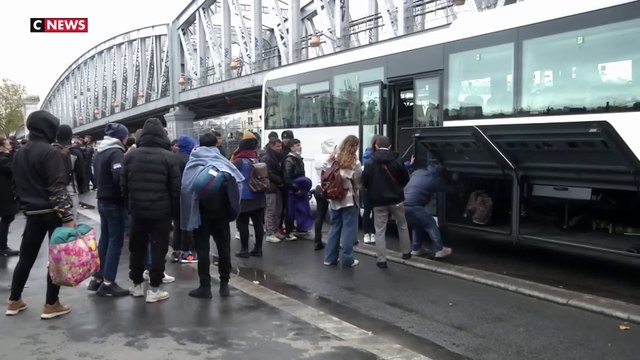 Paris : 956 migrants ont été mis à l'abri, lors de l'évacuation du campement de La Chapelle
