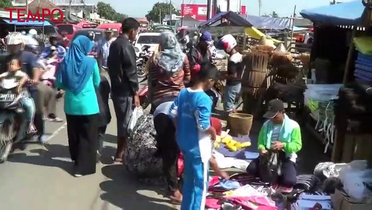 Belasan Pasar Tumpah di Jalan Tangerang Merak Jadi Titik Kemacetan Arus Mudik di Banten