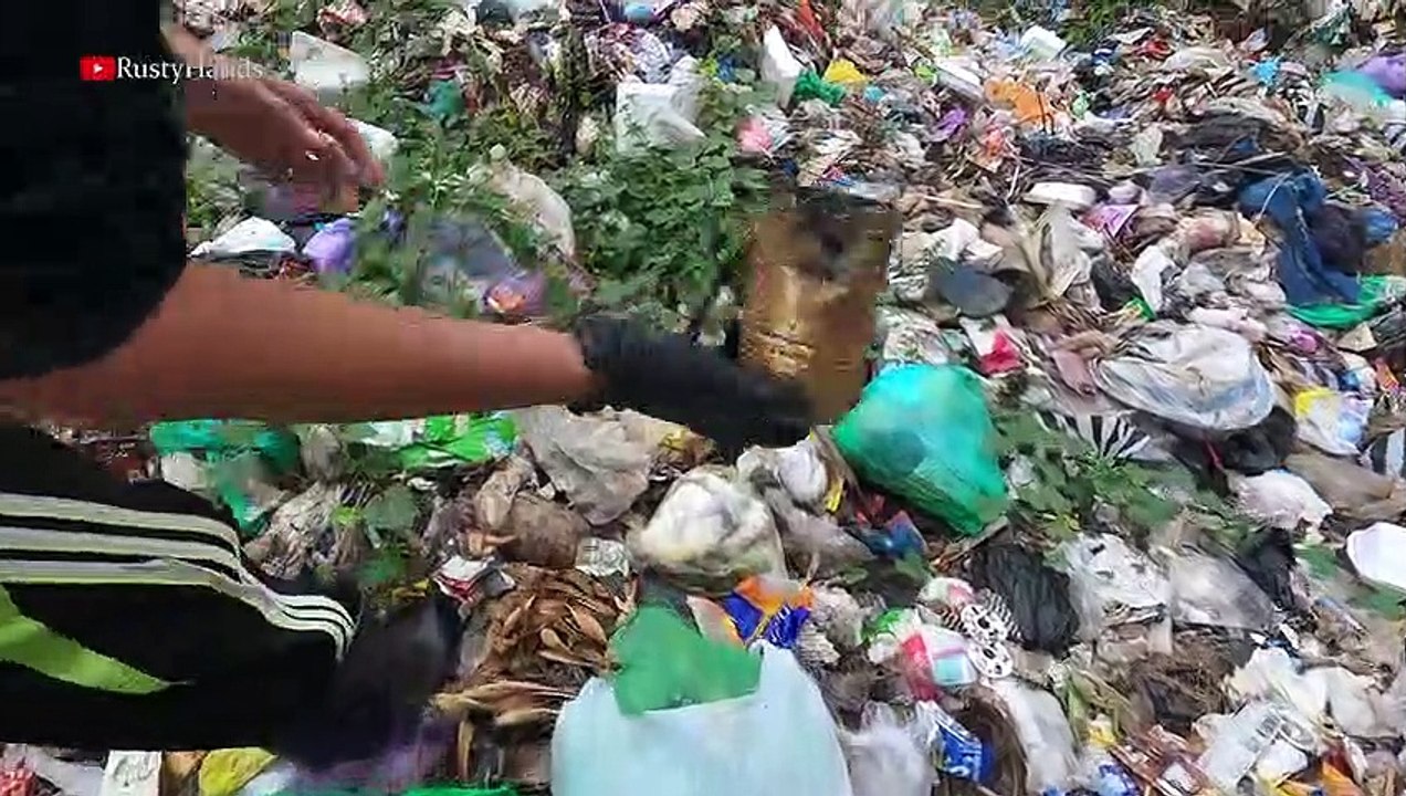 Rich man's trash, Found a lot of broken phones and restored them