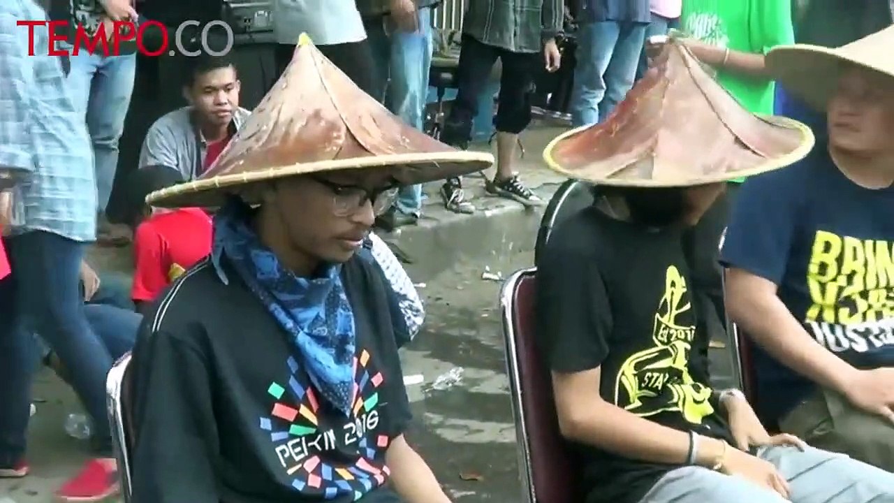 Aksi Solidaritas Petani Kendeng Mahasiswa IAIN Serang Cor Kaki