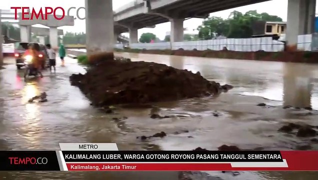 Kalimalang Luber, Warga Gotong Royong Pasang Tanggul Sementara