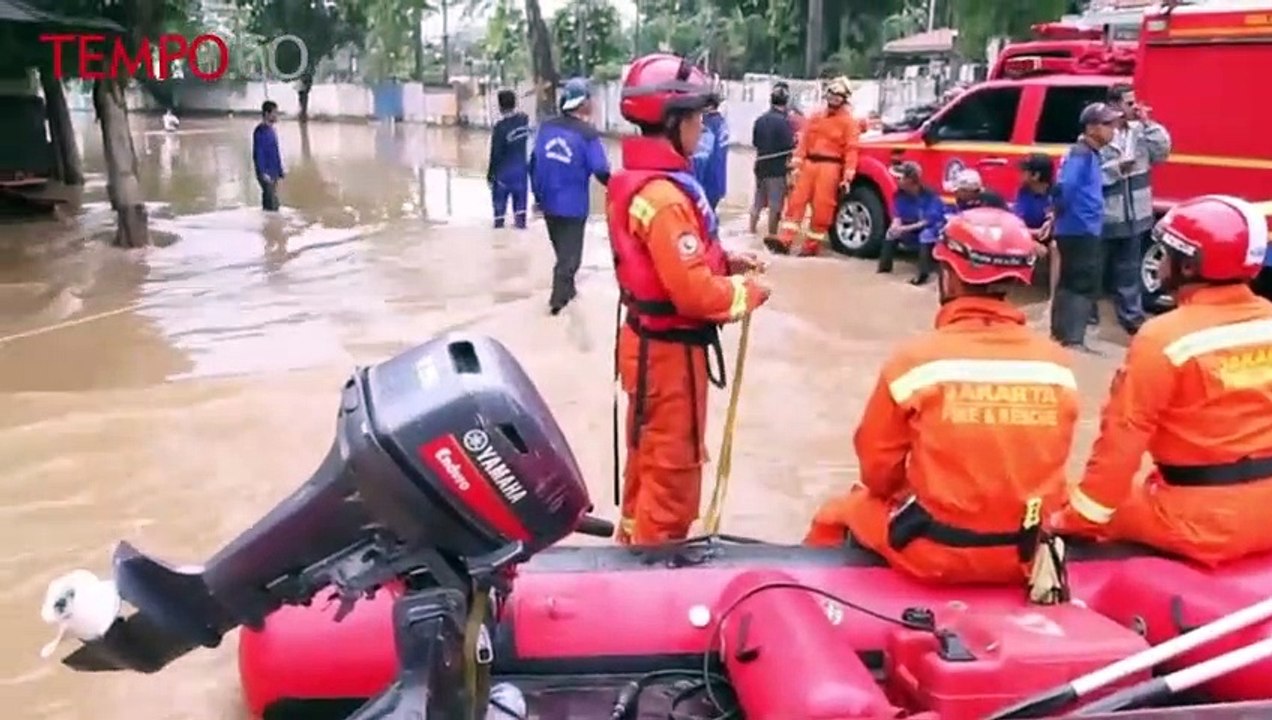 Sungai Ciliwung Meluap Warga Bantaran Kali Dievakuasi
