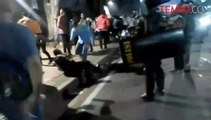 Redam Aksi Anarkistis, Polisi Lepaskan Gas Air Mata