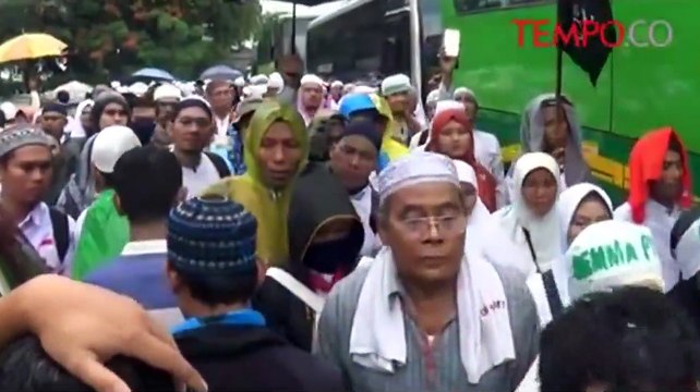 Demo Super Damai 212 Berjalan Kondusif, Massa Aksi Punguti Sampah