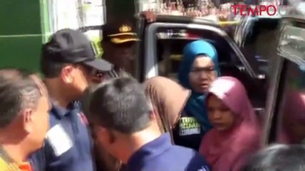 Rekonstruksi Pembunuhan Dafa, Tersangka Disoraki Warga Yang Datang