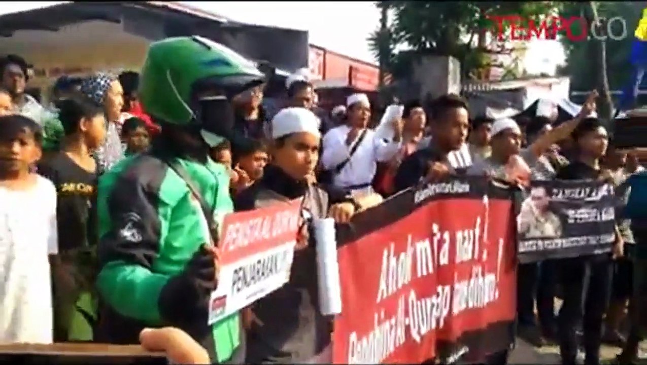 Sebelum Membatalkan Blusukannya Di Daerah Kedoya, Ahok Sempat Melihat Situasi