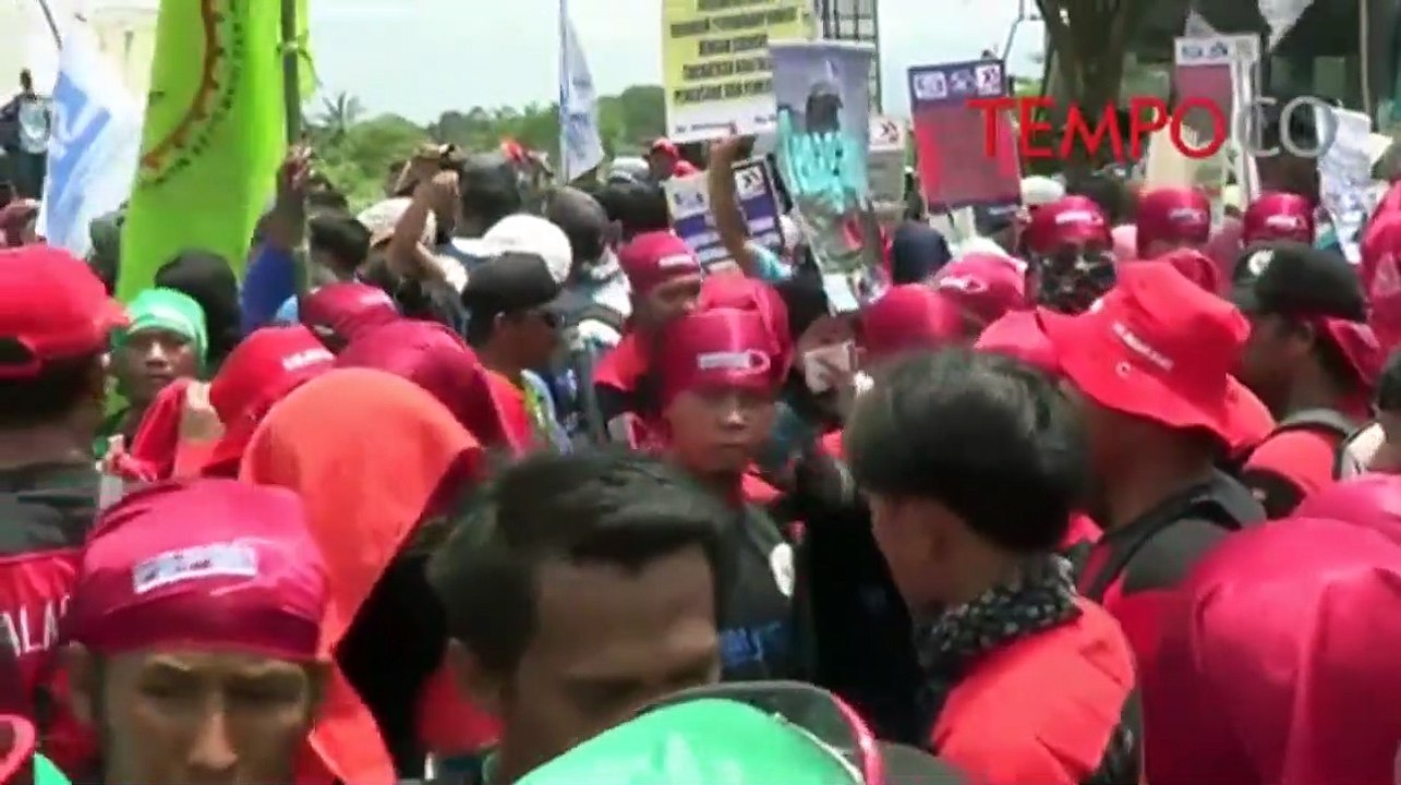 Ribuan Buruh Banten Tuntut Pekerja Asing Ilegal Dideportasi