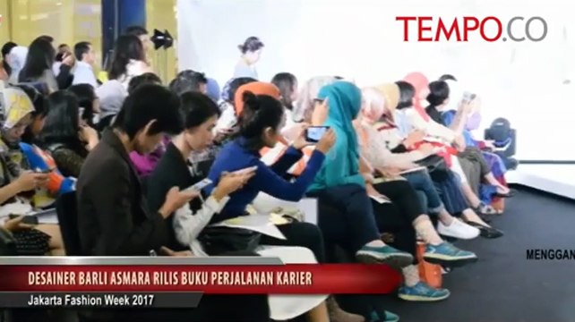 JFW 2017: Desainer Barli Asmara Rilis Buku Perjalanan Karier