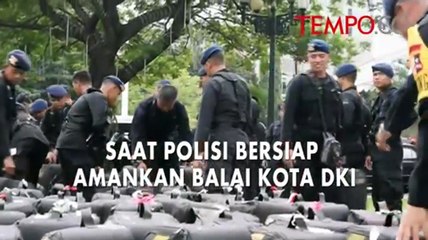 Saat Polisi Amankan Balai Kota