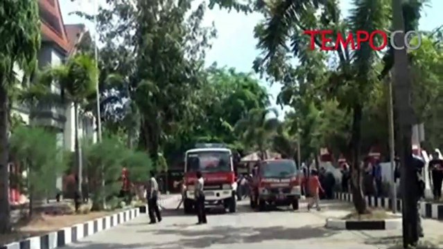 Detik-Detik Kantor DPRD Gowa Dirusak dan Dibakar Massa