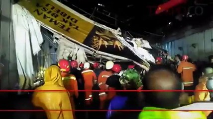 Begini Evakuasi Jembatan Penyeberangan di Pasar Minggu yang Roboh