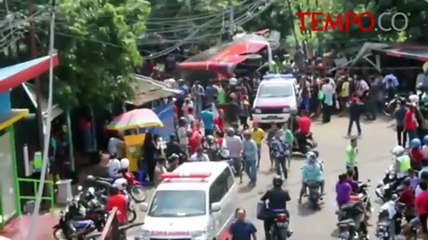 Скачать видео: Usai Tabrak Mobil dan 4 Motor, Bus Berpenumpang 40 Orang Terbalik