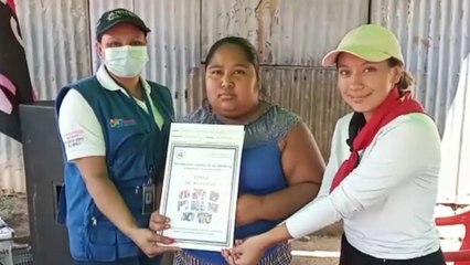 Más familias nicaragüenses son beneficiadas con títulos de propiedad