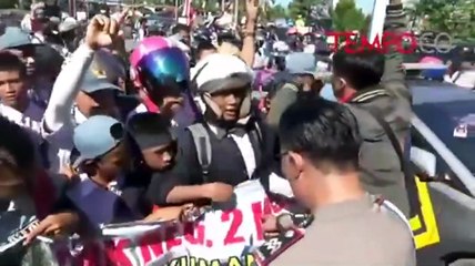 Siswa Geruduk Mapolsekta, Tuntut Guru Mereka Dikembalikan