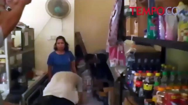 Warung Sembako Dirazia, Ratusan Botol Miras Disita Polisi