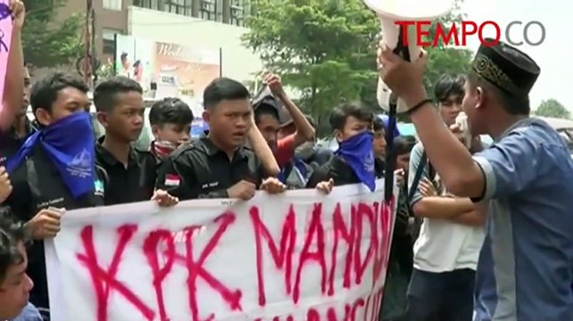 Mahasiswa Desak KPK Usut Dalang Kasus Bank Banten