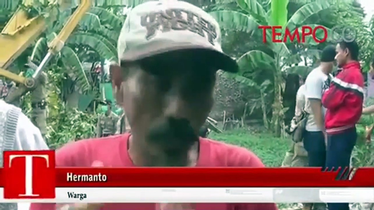 Penggusuran Bangli Ricuh, Pria Ini Pasrah Dilindas Alat Berat