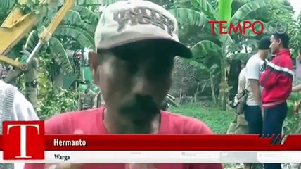 Penggusuran Bangli Ricuh, Pria Ini Pasrah Dilindas Alat Berat
