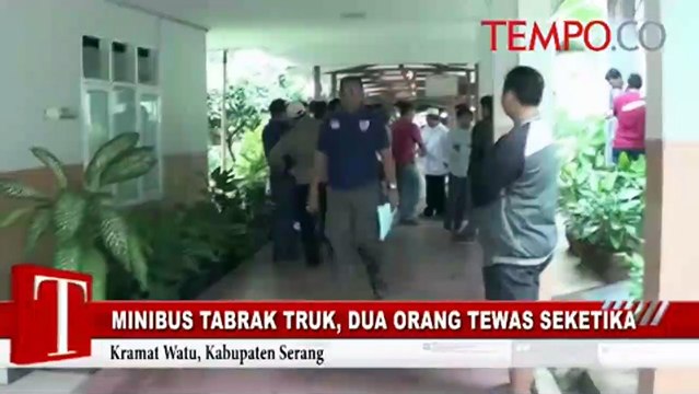 Minibus Tabrak Truk, Dua Orang Tewas Seketika