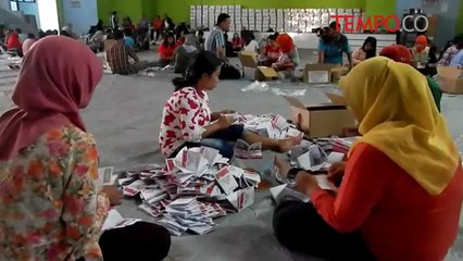 KPU Mojokerto Temukan Ribuan Surat Suara Pilkada Berwarna Buram