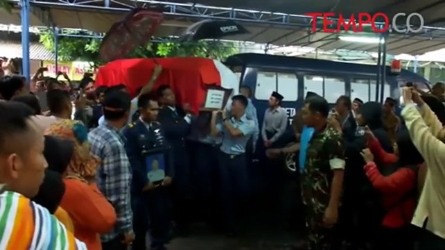 Kedatangan Jenazah Copilot Pesawat T50I Disambut Isak Tangis