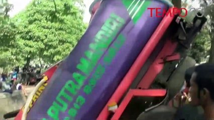Truk Tangki Air Terjun ke Sungai, Sopir dan Kenek Tewas