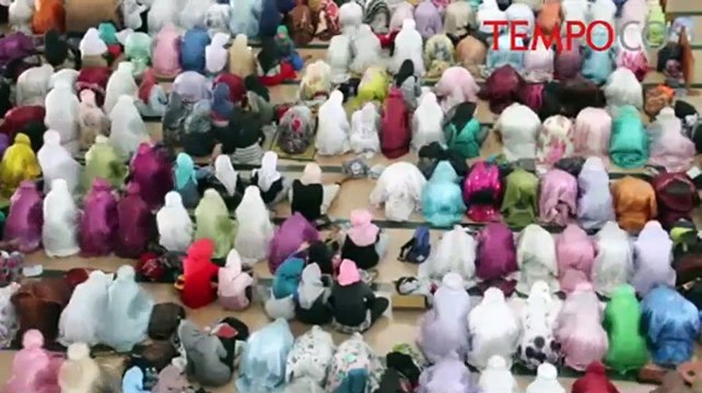 Isak Tangis Siswa saat Zikir untuk Hadapi Ujian Nasional