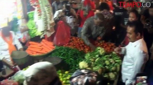 Kunjungi Pasar, Wali Kota Serang Ajak Petani Tanam Cabe