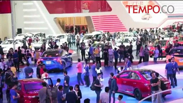 Di GIIAS 2015, SPG Mahasiswi Cantik Ini Kantongi Jutaan Rupiah