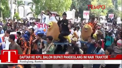 Daftar ke KPU, Balon Bupati Pandeglang Ini Naik Traktor