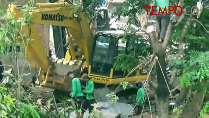 Ricuh, Saling Lempar Batu saat Pembongkaran Kampung Pulo