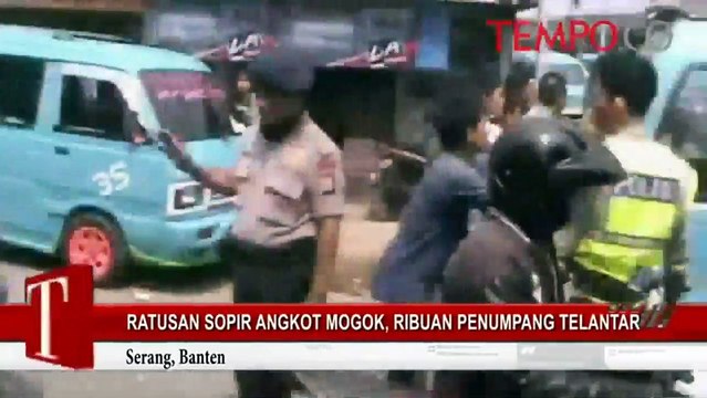 Ratusan Sopir Angkot Mogok, Ribuan Penumpang Telantar