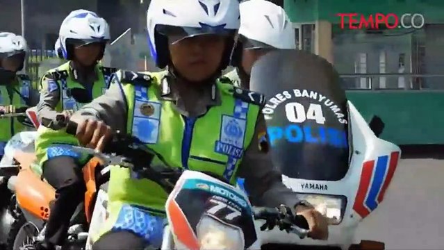 Polwan Cantik ini Amankan Jalur Mudik di Banyumas