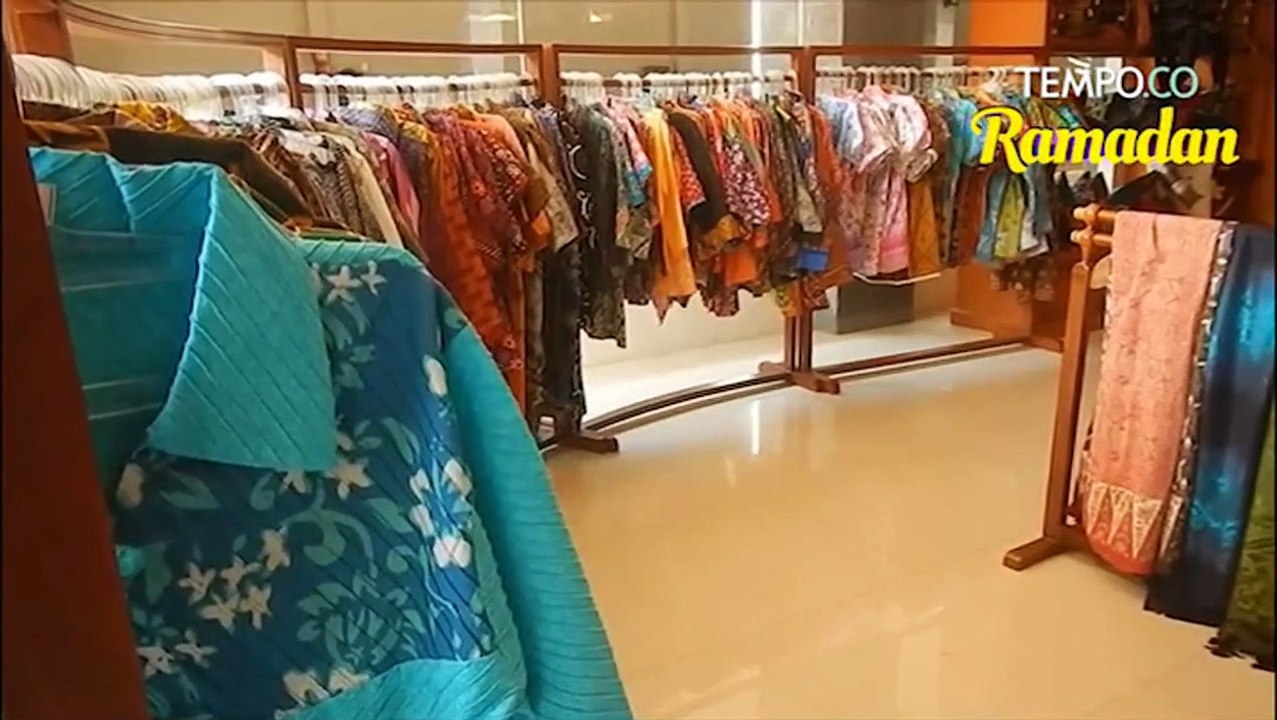 Baju Koko Motif Batik Banyumasan Laris Manis Jelang Lebaran