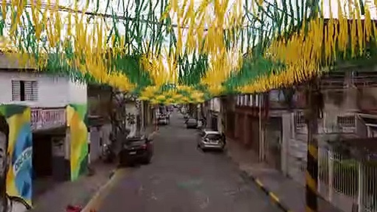 Ruas pintadas de verde amarelo para a Copa