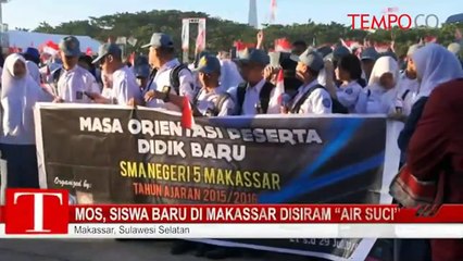 MOS, Siswa Baru di Makassar Disiram "Air Suci"