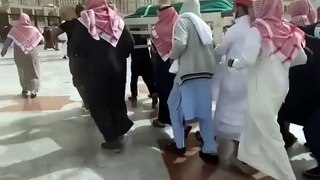 Berebutan bawa jenazah di Masjid Nabawi
