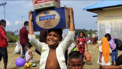 19052015DARI-REDAKSI-TECODitolak-Thailand-dan-Malaysia-Pengungsi-Rohingnya-Minum-Urinemp4Output1.flv