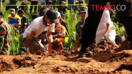 Evakuasi-Longsor-Pengalengan-Terhambat-Medan-Berat.flv