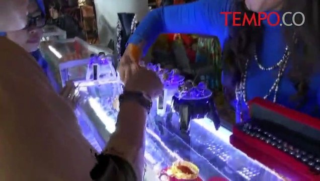 Pria-Ini-Habiskan-Rp-60-Juta-demi-Akik-Bacan-Doko.flv