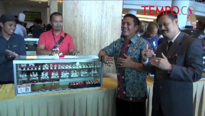 Wow-Ada-Janin-di-Dalam-Batu-Akik-di-Makassar_1.flv